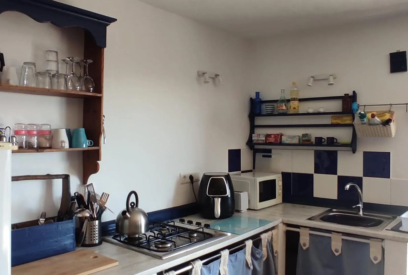 Vine Ridge Studio And Apartment Comares 0*,