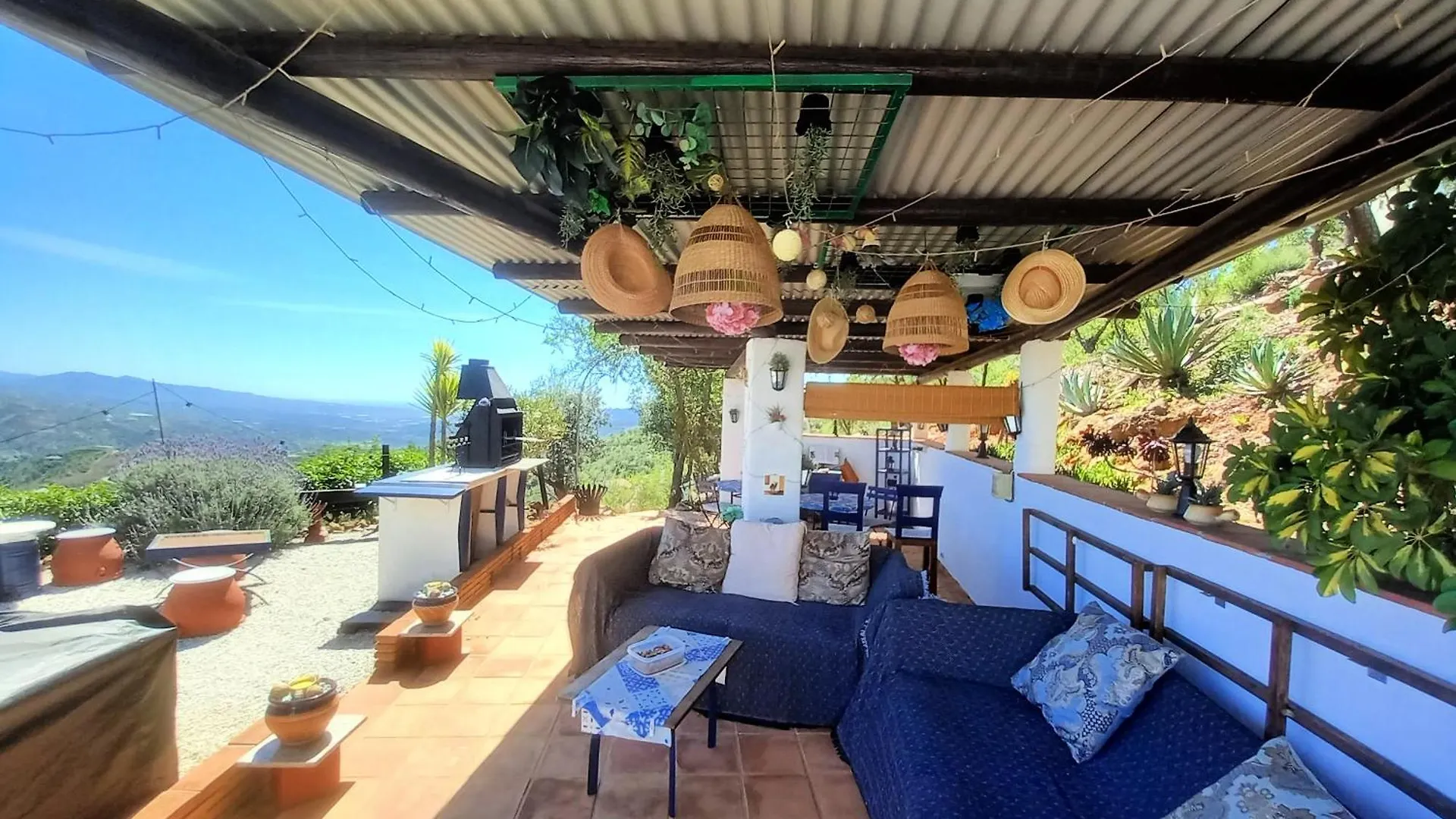 Vine Ridge Studio And Apartment Comares España